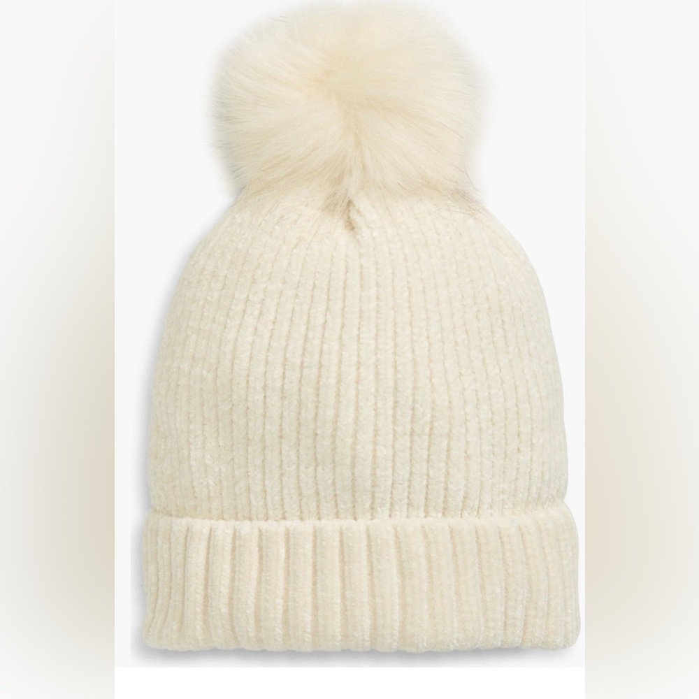 Tucker + Tate cream ribbed chenille beanie hat w faux fur Pom
NWOT